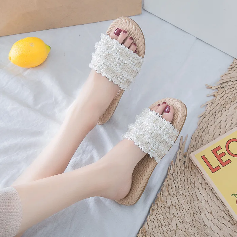 

2021 Summer Luxury Sandals Clear Heels Low-Heeled Shoes With Strap All-Match Fashion Low-heeled Pearl Girls New Flat Scandals Fa
