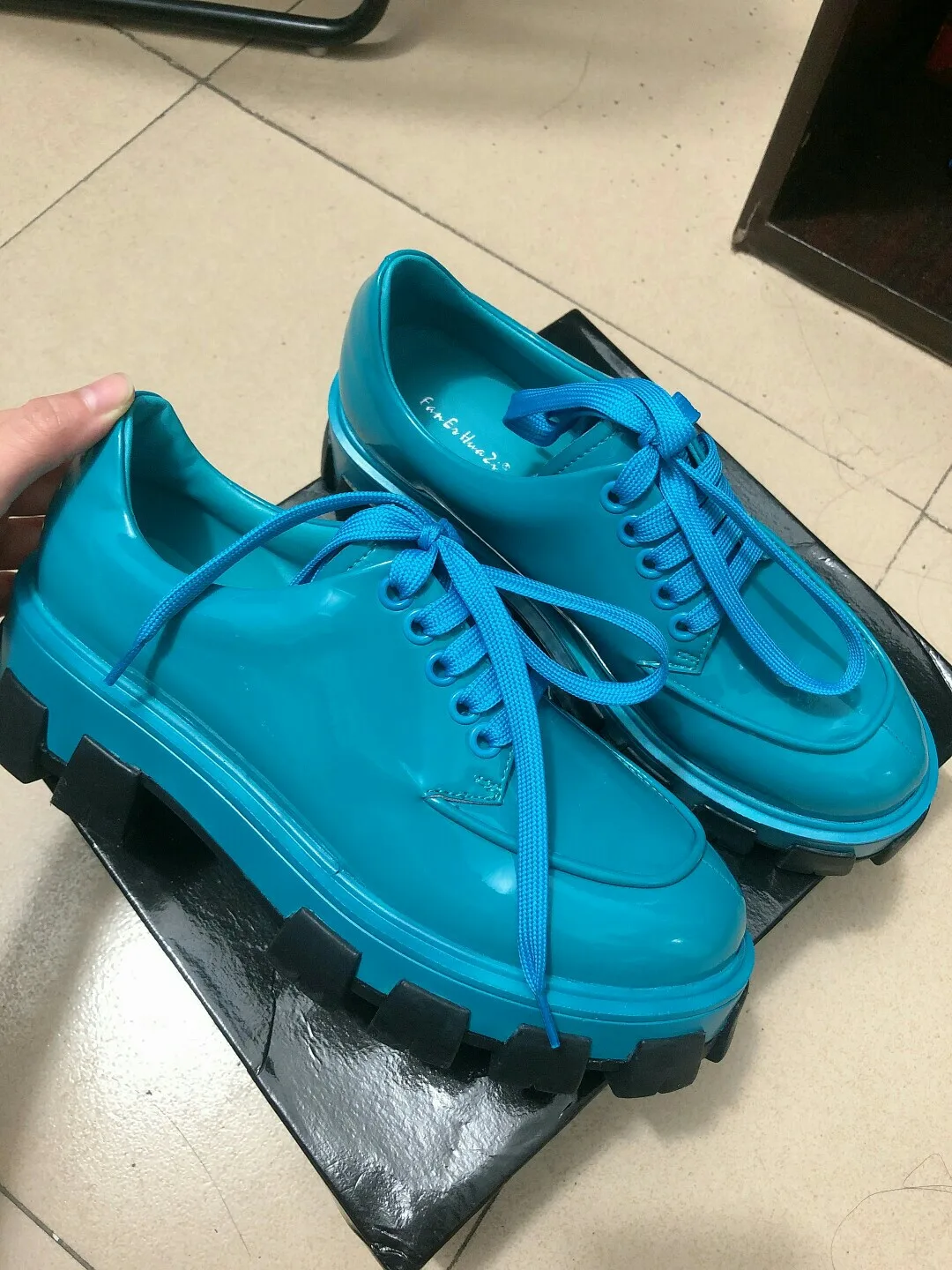 Женские кроссовки из натуральной кожи на плоской платформе Новинка весны 2020 года