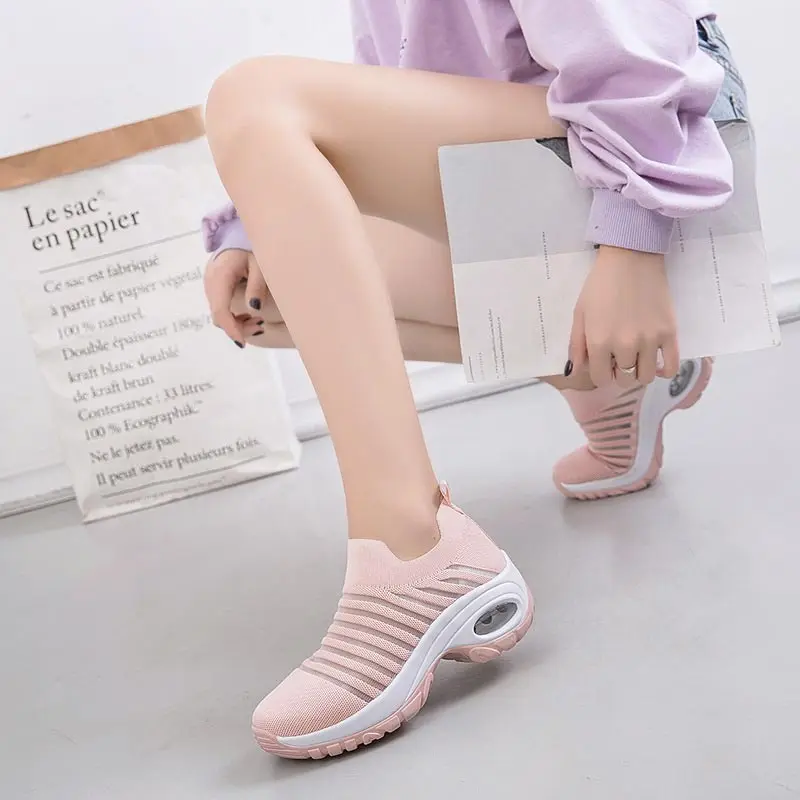 Женские кроссовки без шнуровки однотонные повседневные на вулканизированной