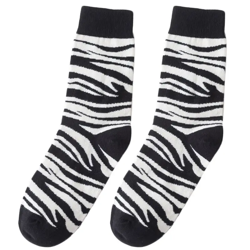 

Unisex Harajuku Skateboard Cotton Socks Rainbow Stripes Print Mid Calf Hosiery