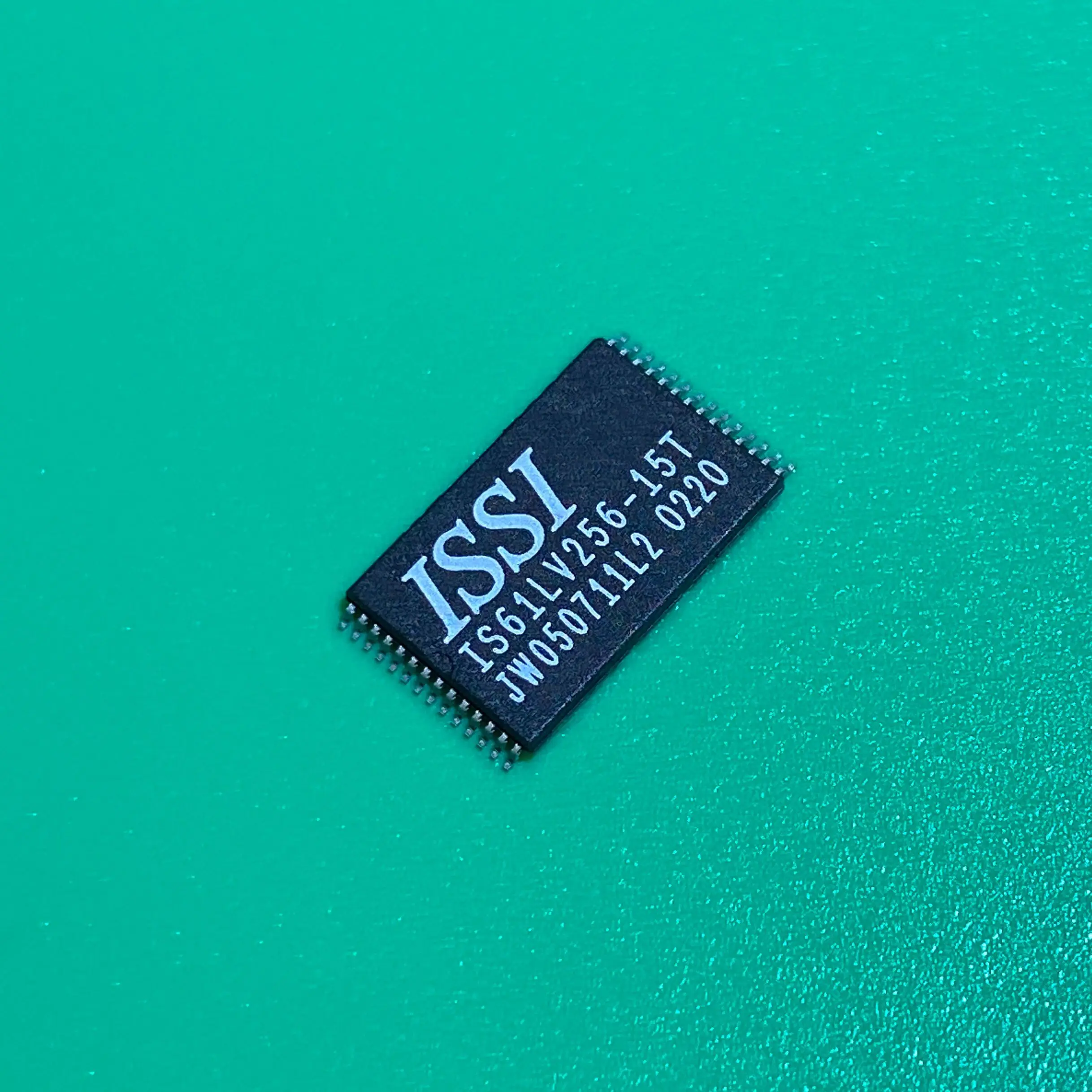 3 шт./лот IS61LV256-15T TSOP28 IS61LV256-15 T IC SRAM 256 кбит 15NS 28 тсоп IS61LV25615T IS61LV 256-15 IS61 LV256-15T является