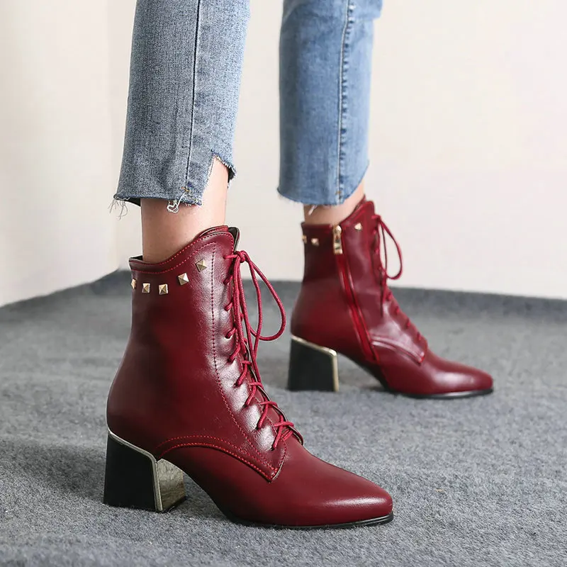 Женские ботинки мартинсы на шнуровке Модные ботильоны молнии и квадратном