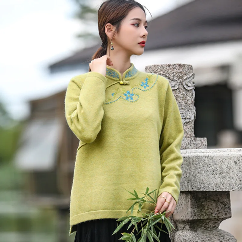 Женский трикотажный свитер с воротником-стойкой цветочной вышивкой - купить по