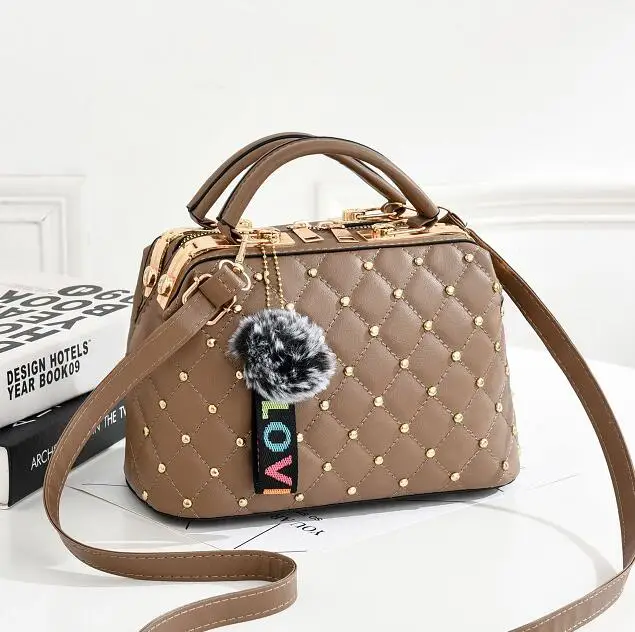 Корейская версия новой диагональной сумки через плечо с заклепками модная