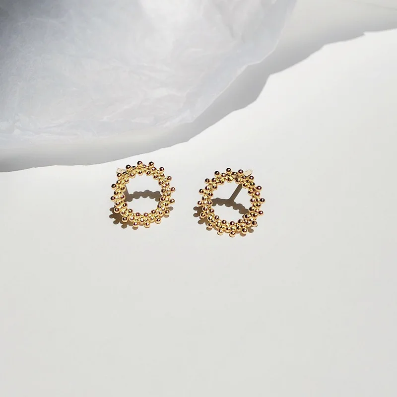 

S925 sterling silver light luxury style sweet Greek style golden wreath shape custom simple style earrings