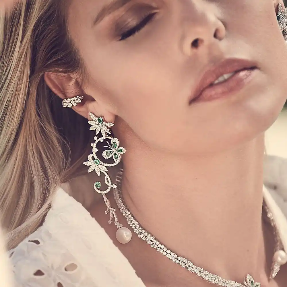 

Luxury Fashion Sparkling Zircon Butterfly Flower Asymmetric Earrings Pave Mint Green Zircon And Pearl Wedding Jewelry