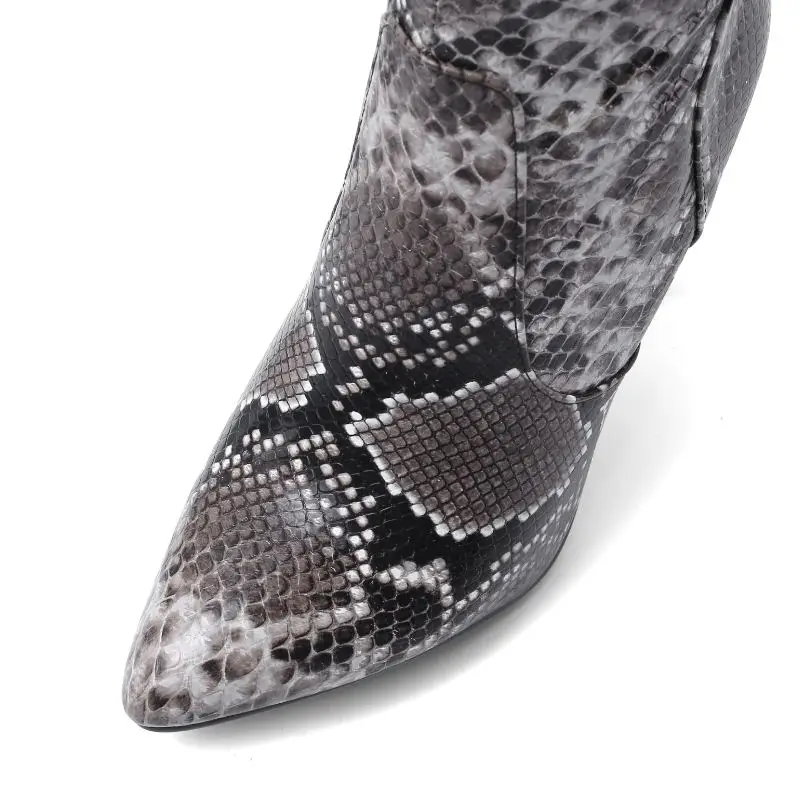 Женские сапоги на высоком каблуке со змеиным принтом размеры 34-43 | Обувь