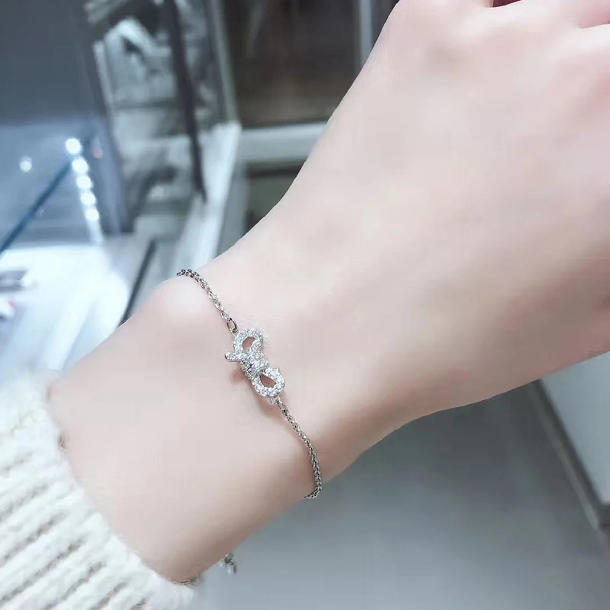 

QSJIE High quality SWA women's luxurious, romantic and gorgeous bow Adjustable Bracelet Charming fashion jewelry