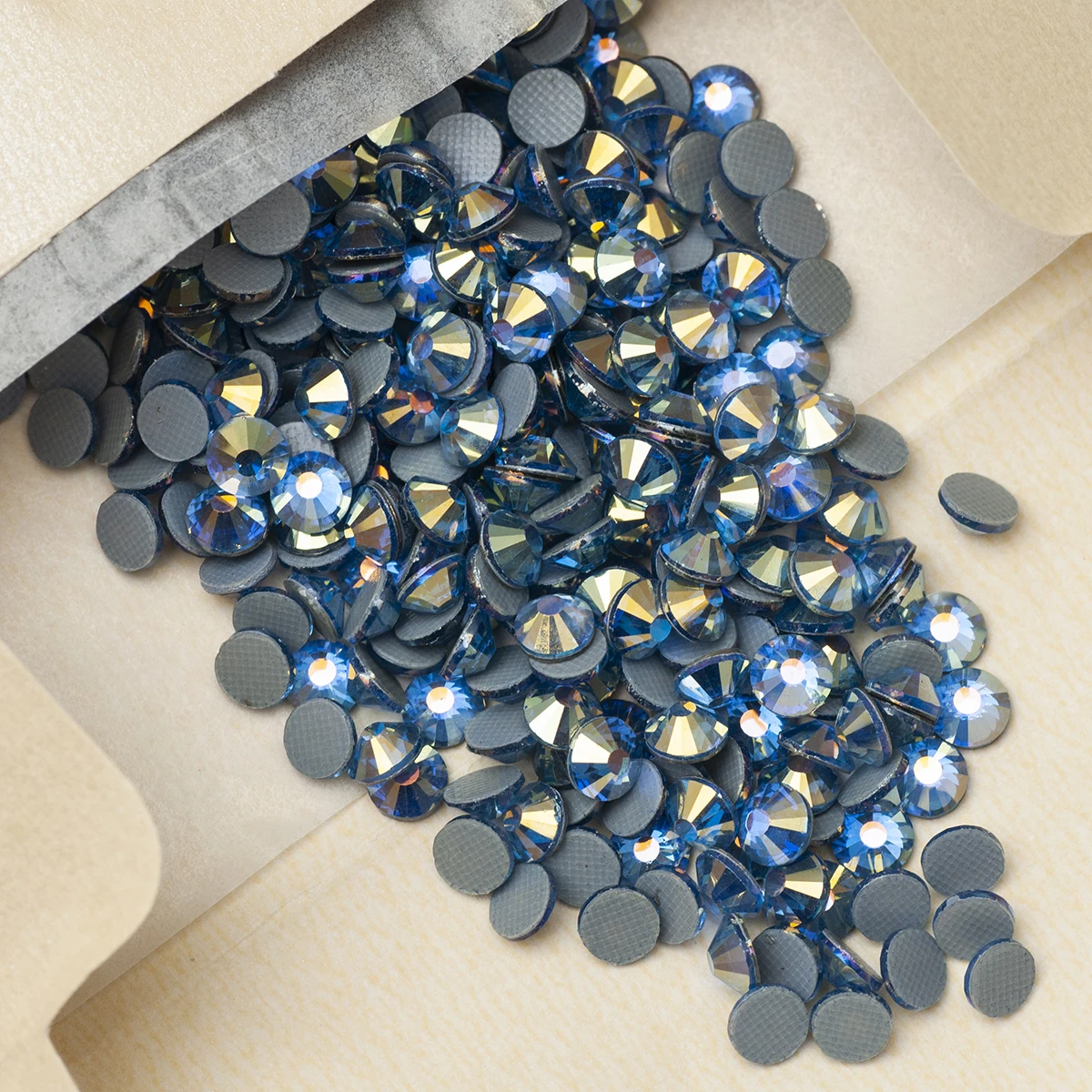 Стразы для аппликации YANRUO 2058HF с сапфировым покрытием |