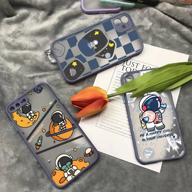 

Cute The Astronaut Phone Phone Case For Iphone 11 12 Pro Max 7 8 Plus X Xs Xs Max XR Translucent Matte Cvoer