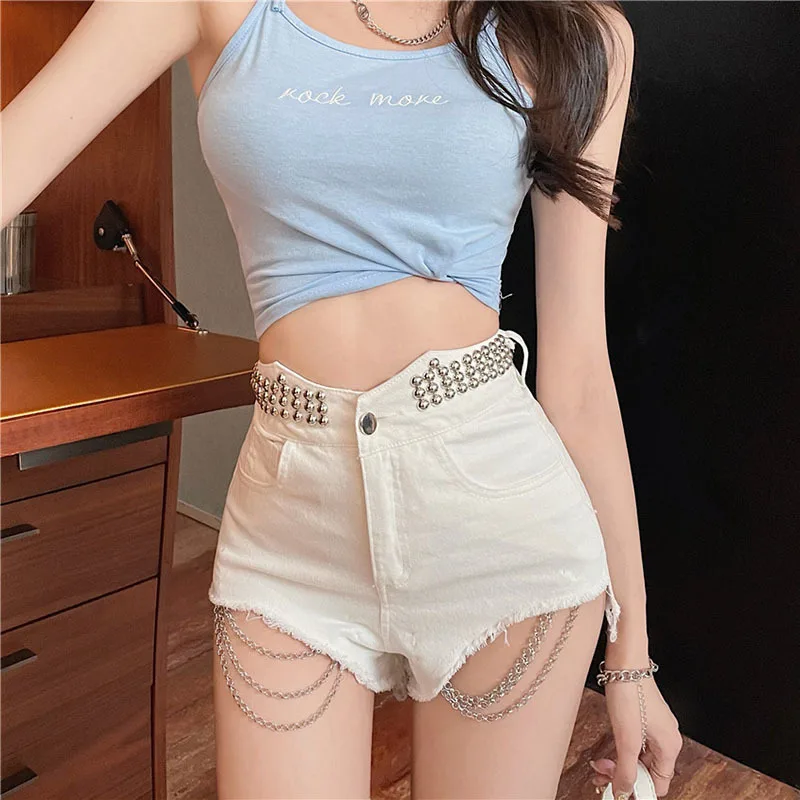 

2021 Summer New Arrivals Streetwear Sexy Solid Colo Rivet Bead Hem Tassel Chain Raw With Button Denim Shorts women
