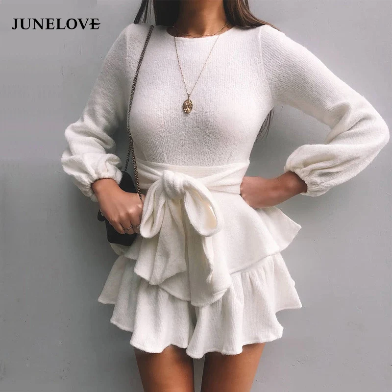 Женское трикотажное мини платье JuneLove черное свитер с длинным рукавом и оборками