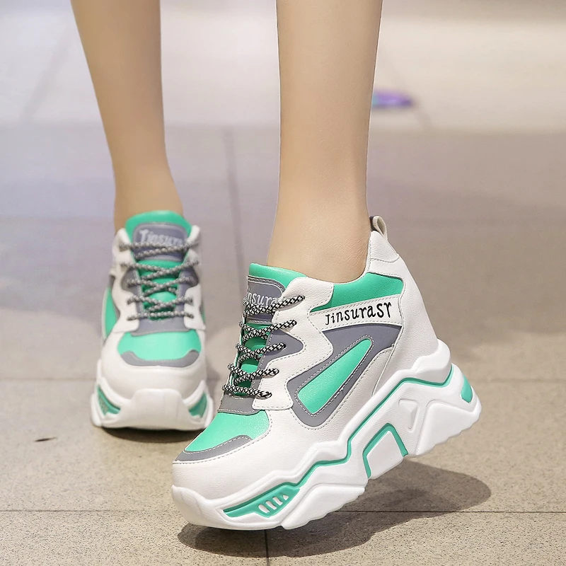 

Женские кроссовки на высокой платформе, повседневные весенние кроссовки со скрытой танкеткой и толстой вулканизированной подошвой, модель...
