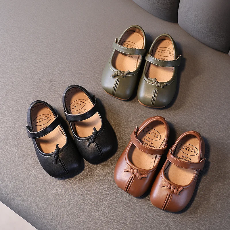 Демисезонная кожаная обувь для маленьких девочек черные коричневые однотонные