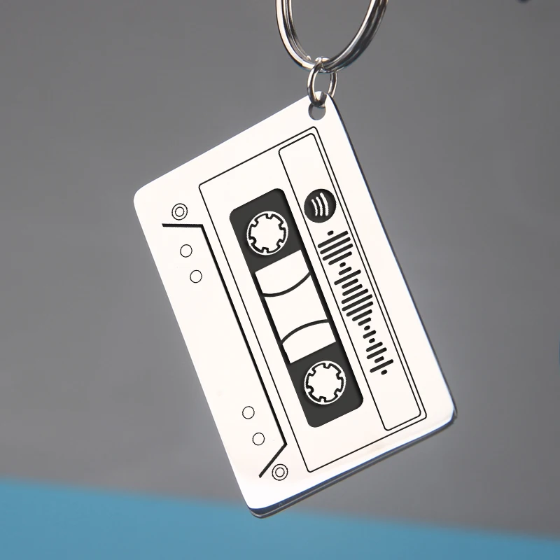 Изготовленный на заказ брелок с гравировкой кассеты кодом Mucis это только из
