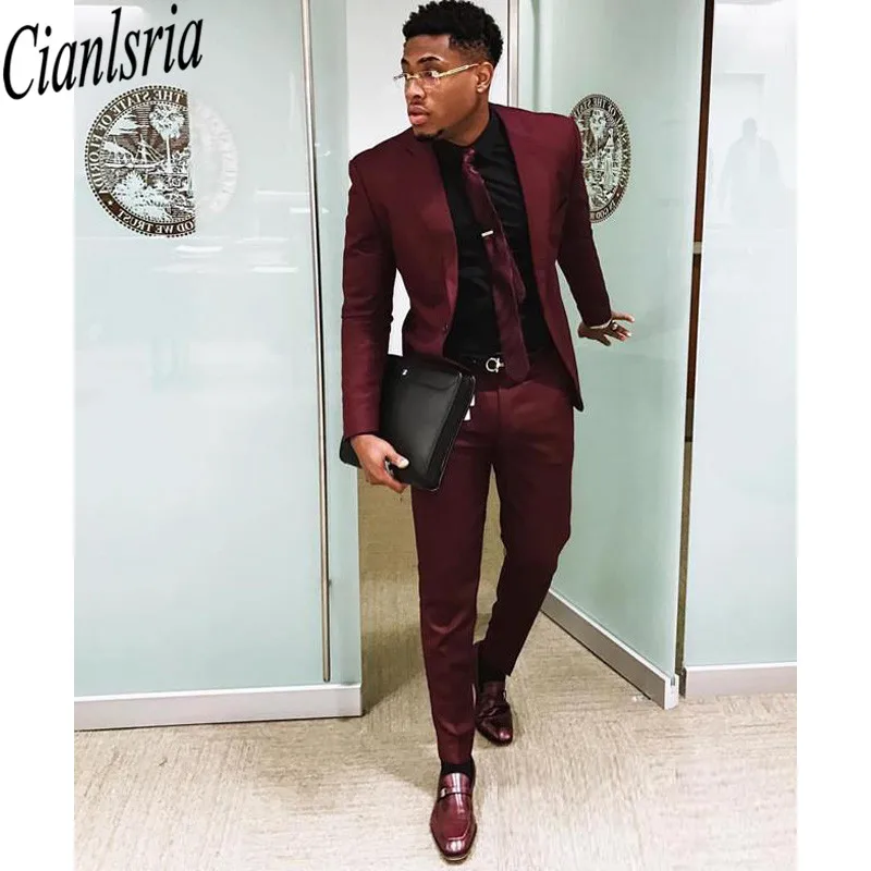 

Chic Burgundy Two Pieces Mens Suits Slim Fit Wedding Grooms Tuxedos Cheap One Button Formal Prom Suit Jacket And Pants With Tie