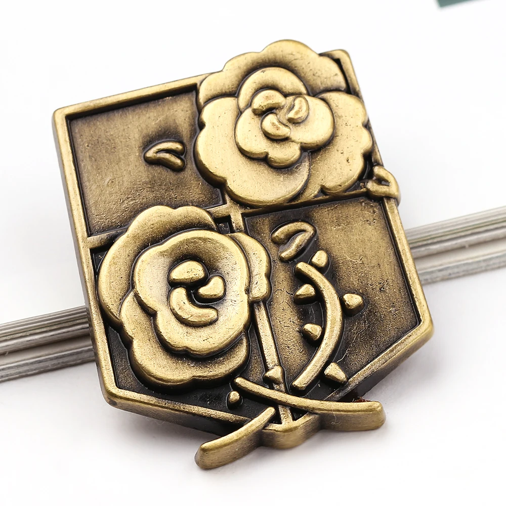 Япония Аниме атака на Титанов булавки брошь эмаль значки Роза лошадь отворот