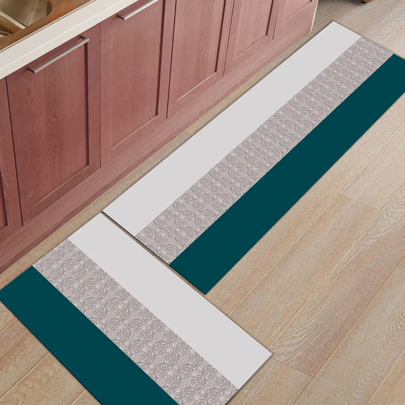 Полоски и классические фигурки в стиле барокко 2 предмета коврик для кухни