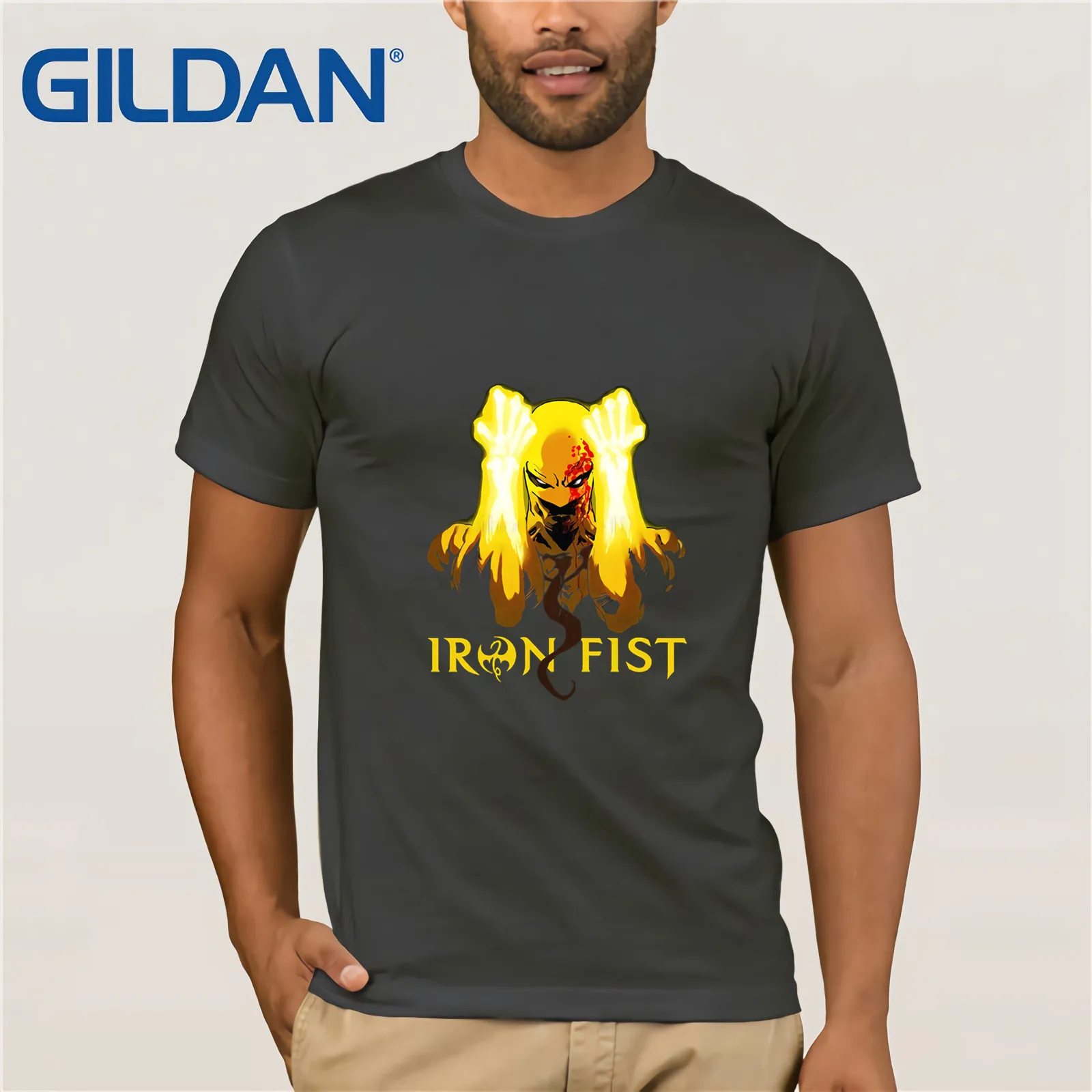 Железный кулак логотип защитник супер герой Футболка мужская Черная Размер: S-3XL