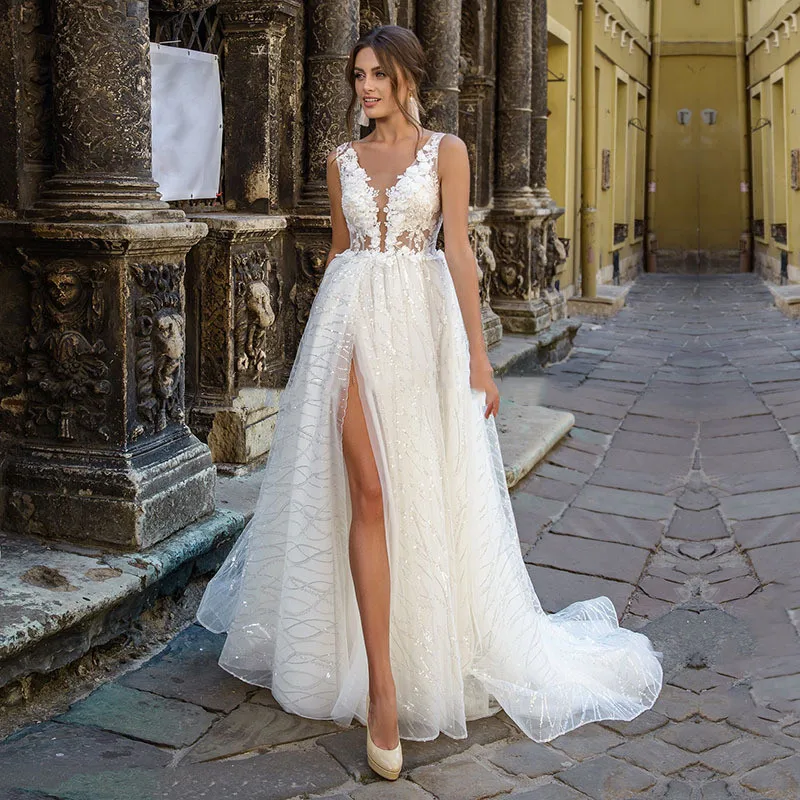 

Amazing Lace Appliques Wedding Dresses With Buttons Back Custom Bridal Gowns Ladies Robe De Mariee Spring Bride Wear Spring