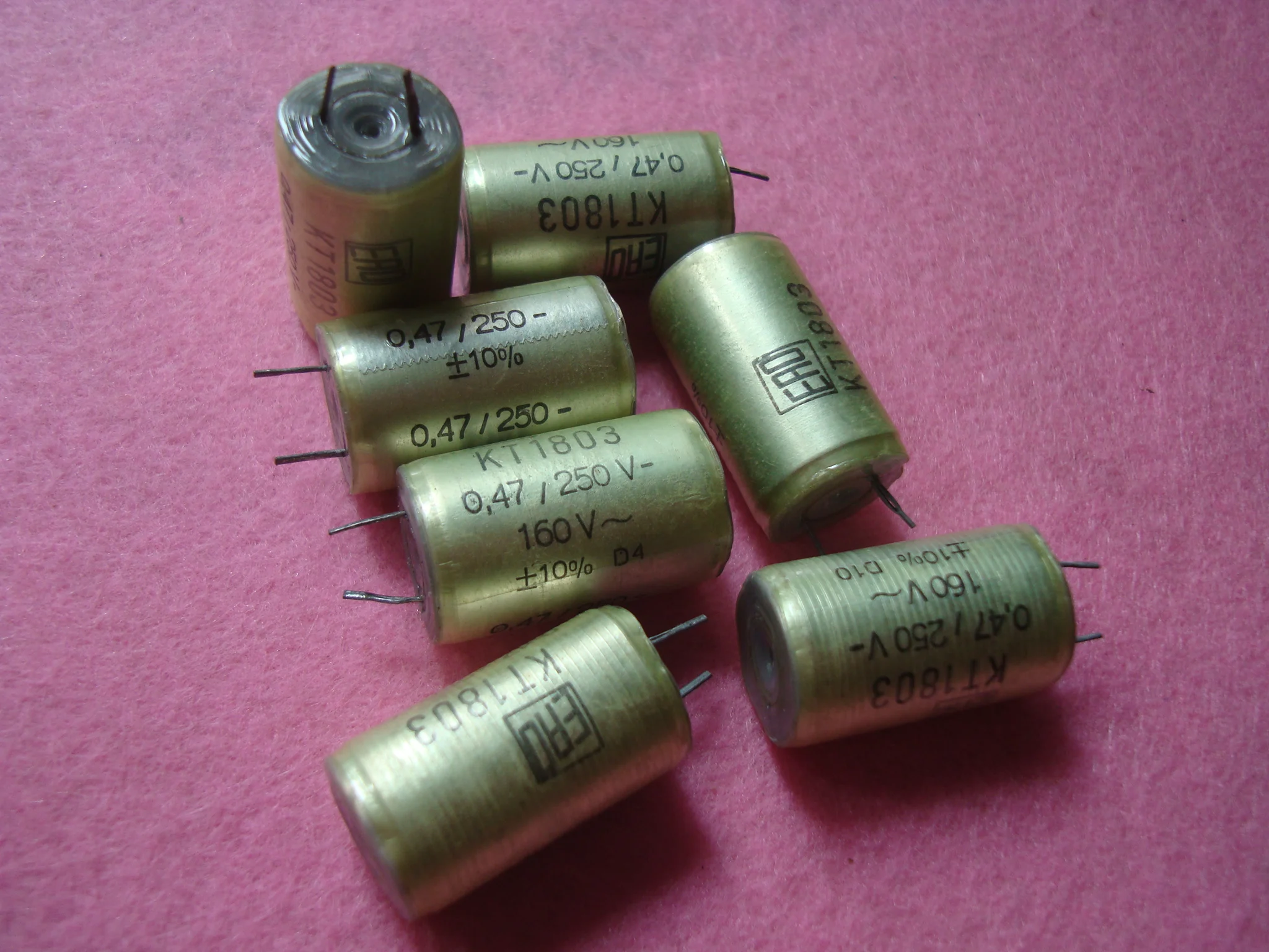 

Original new 100% KT1803 series 250V 0.47uf gall machine fever audio stepless capacitor 15*26mm (Inductor)