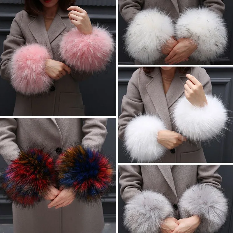 Женский комплект из браслета с манжетами и меховым нарукавником зима 2019 |