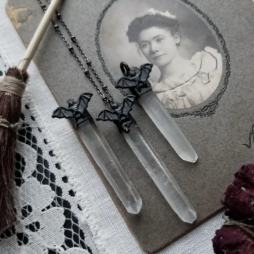 Кварцевое ожерелье летучая