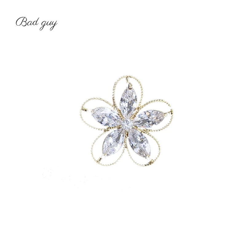 

Bad Guy Flower Zircon Brooch Pin Shiny Gem Brooches for Women Cute Metal Flower Weddings Party Office Brooch Pins Gifts