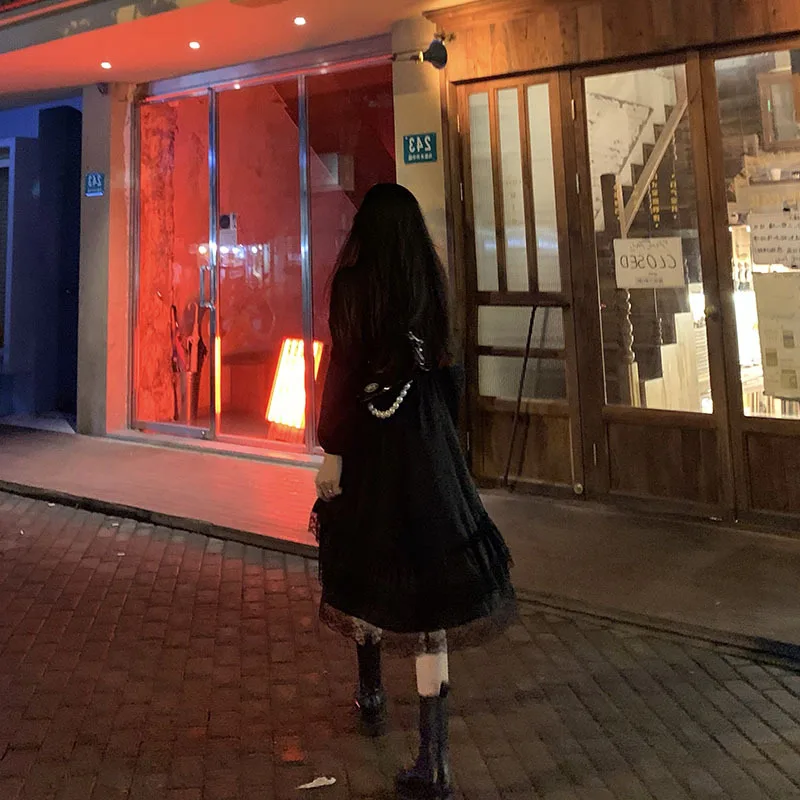 Женское вечервечерние платье черное готическое с квадратным вырезом и оборками