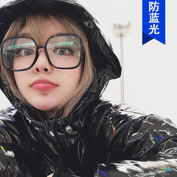 Большая коробка с плоскими линзами Zhou Yangqing star новой версией 2020 на синей площади |