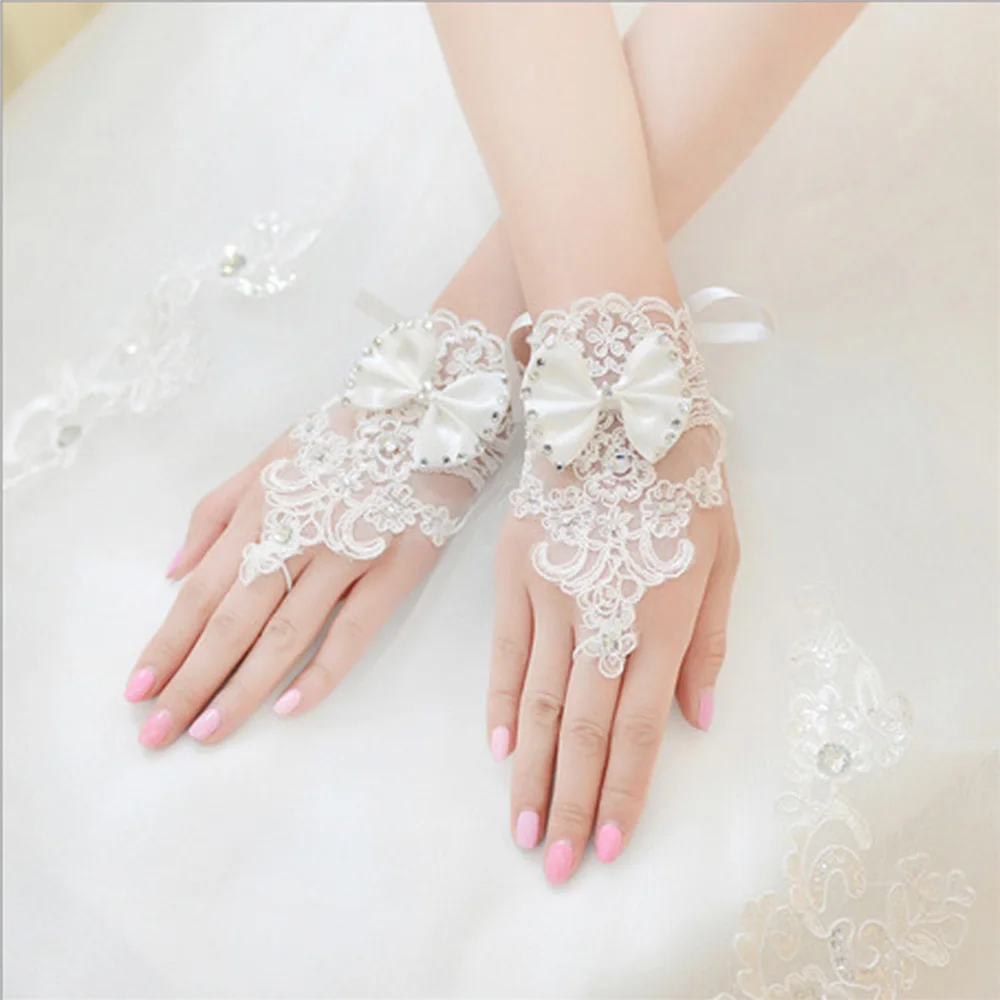 Фото Свадебные перчатки Короткие наручные длина кружева свадебная перчатка с