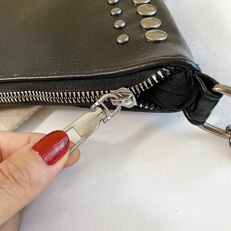 

Korean Casual Shoulder Bag Chain All-Match Messenger Bag Portable Rivet Bag