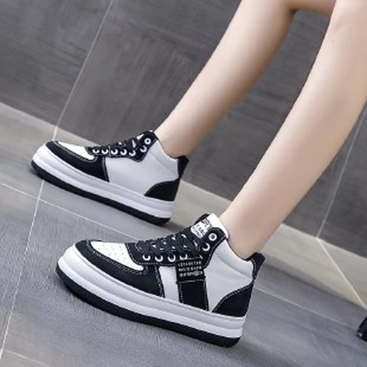 

Женские кроссовки на шнуровке, повседневные Черные или белые кроссовки с круглым носком, на толстой подошве, с вулканизированной подошвой, ...