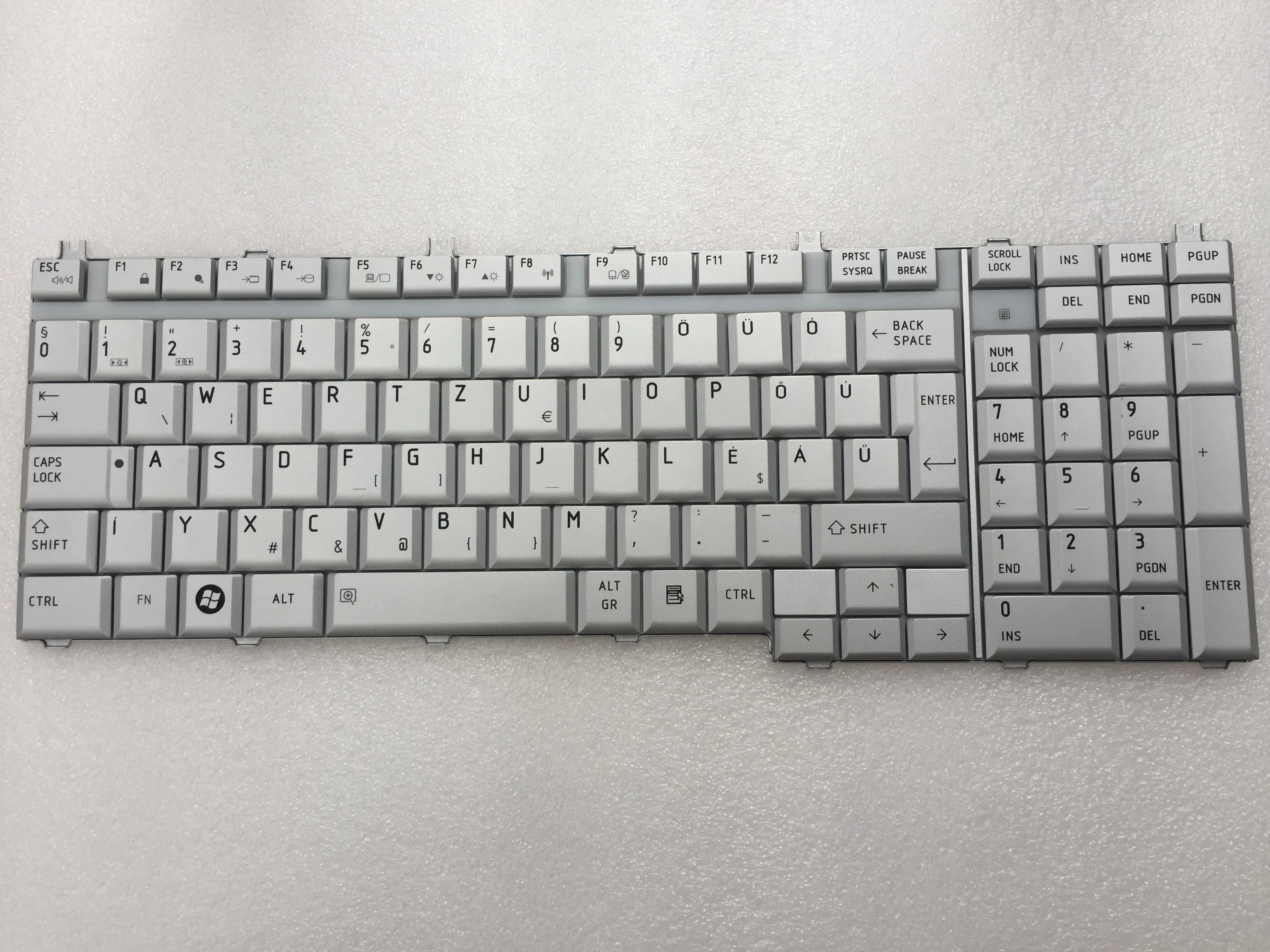 

Новинка, серебристая клавиатура для Toshiba Satellite P505 P505D P300 P300D P305 P305D HU HG PK130732B18