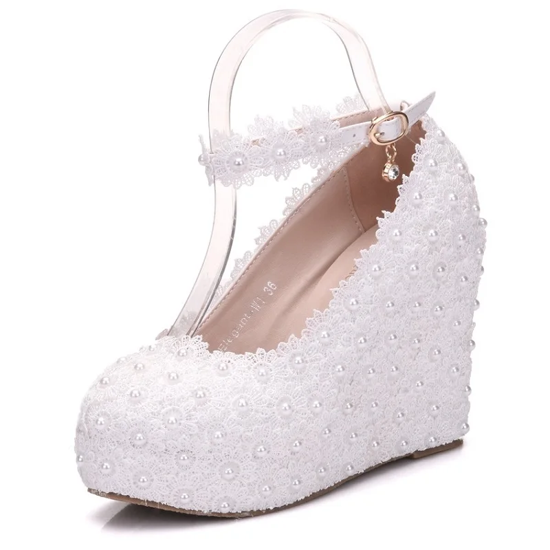 Женские свадебные туфли на шнуровке высоком каблуке с неглубоким носком и