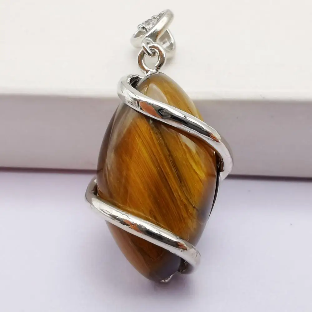 Роза ясно фиолетового цвета с украшением в виде кристаллов Lapis сердолик опал