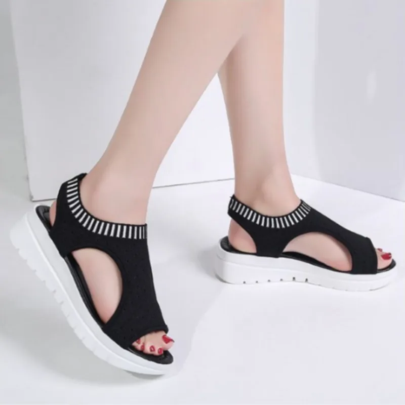 Летние женские сандалии с эластичным ремешком спортивные вьетнамки на плоской