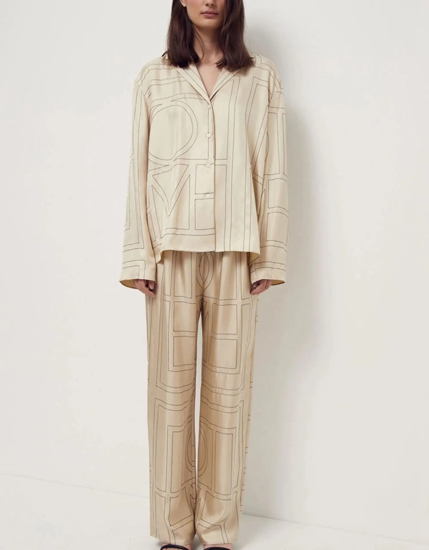 

Tote Silk Logo Embroidery Casual Drawstring Pajamas Wide Leg Pants Beige Color Boutique Women Trousers Free Shipping