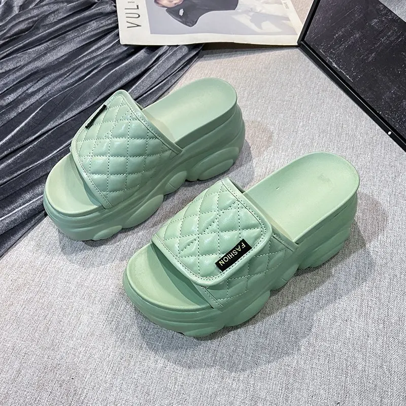 Женские шлепанцы на танкетке сандалии платформе и высоком каблуке с открытым