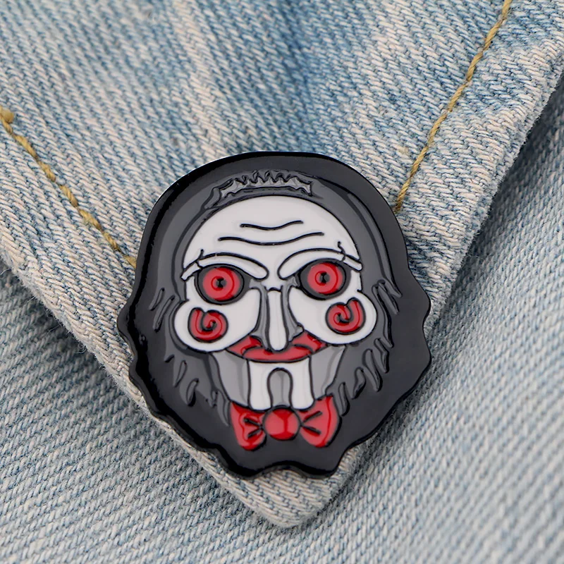 P3997 Dongmanli фильм ювелирные изделия пилы маска марионетки металлическая Глянцевая шпильки и броши крутой Нагрудный значок подарки