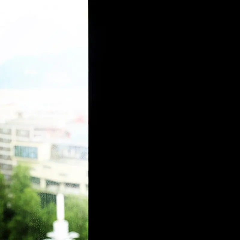 Черная непрозрачная самоклеящаяся стеклянная пленка на окна для спальни балкона