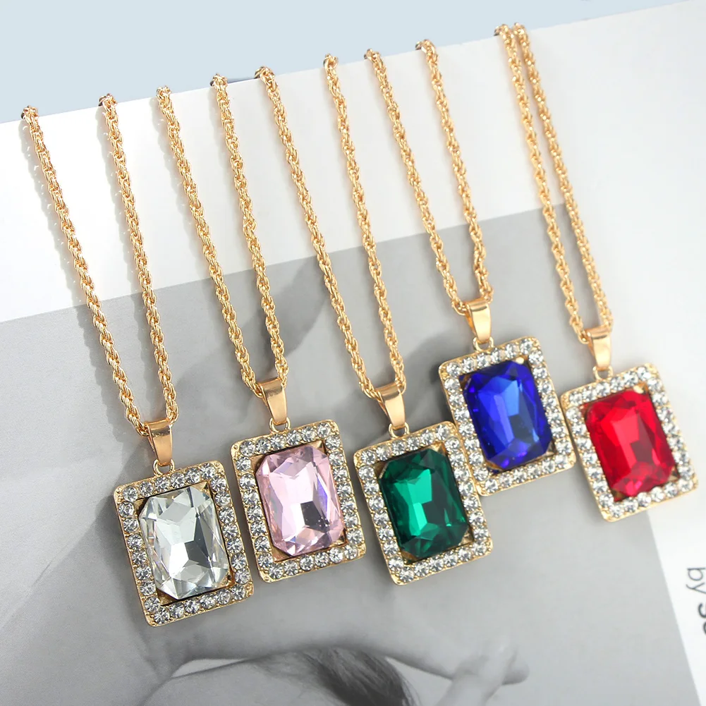 

Multicolor Shiny Square Rhinestone Pendant Necklace For Women Simple Metal Twisted Chain Necklace Fashion Statement Jewelry Gift
