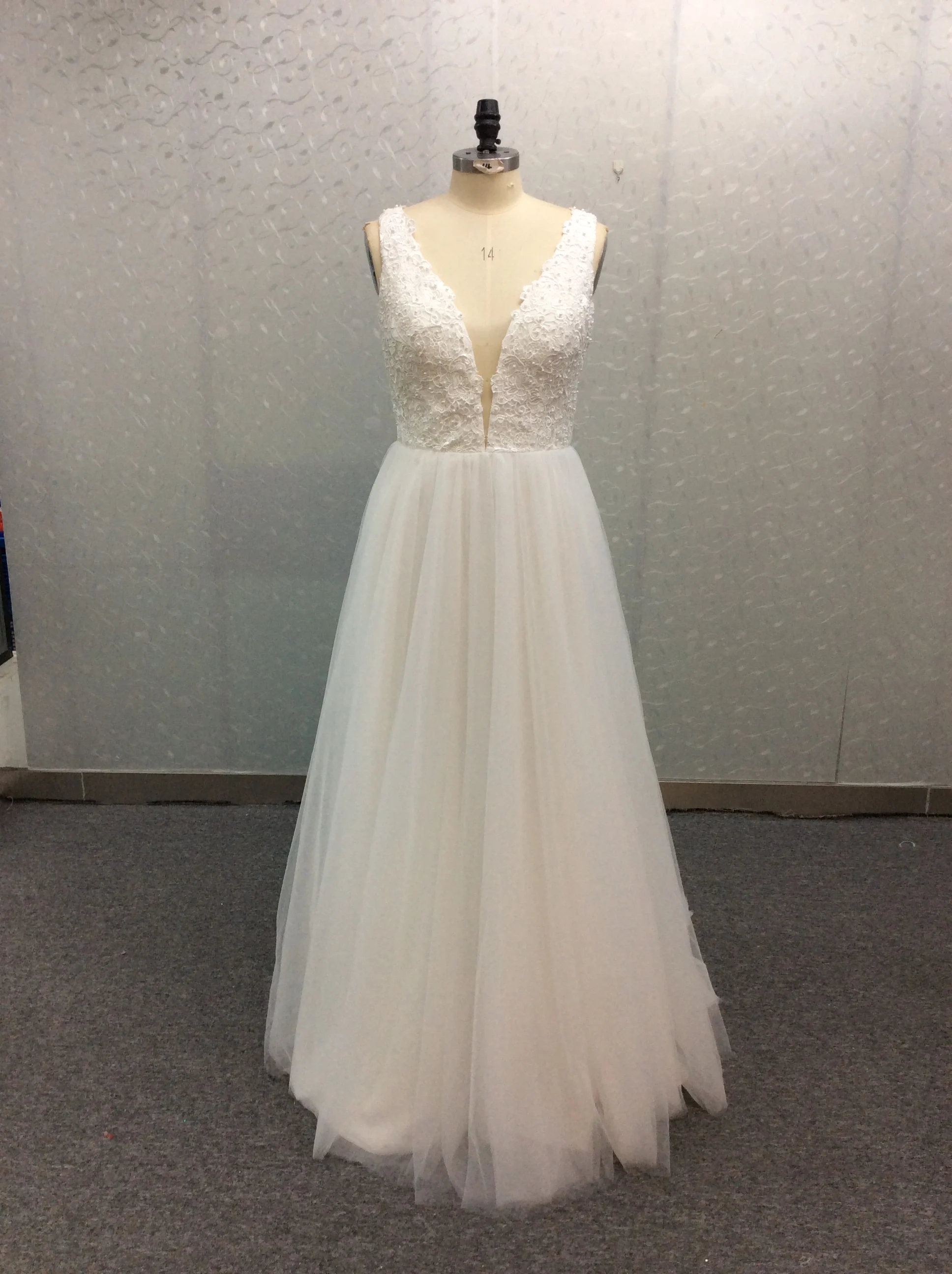 

Retro A-Line Long V-Neck Lace Wedding Dresses Zipper Back Tulle Floor Length Vestidos de Novia Abendkleid Bridal Gowns for Women