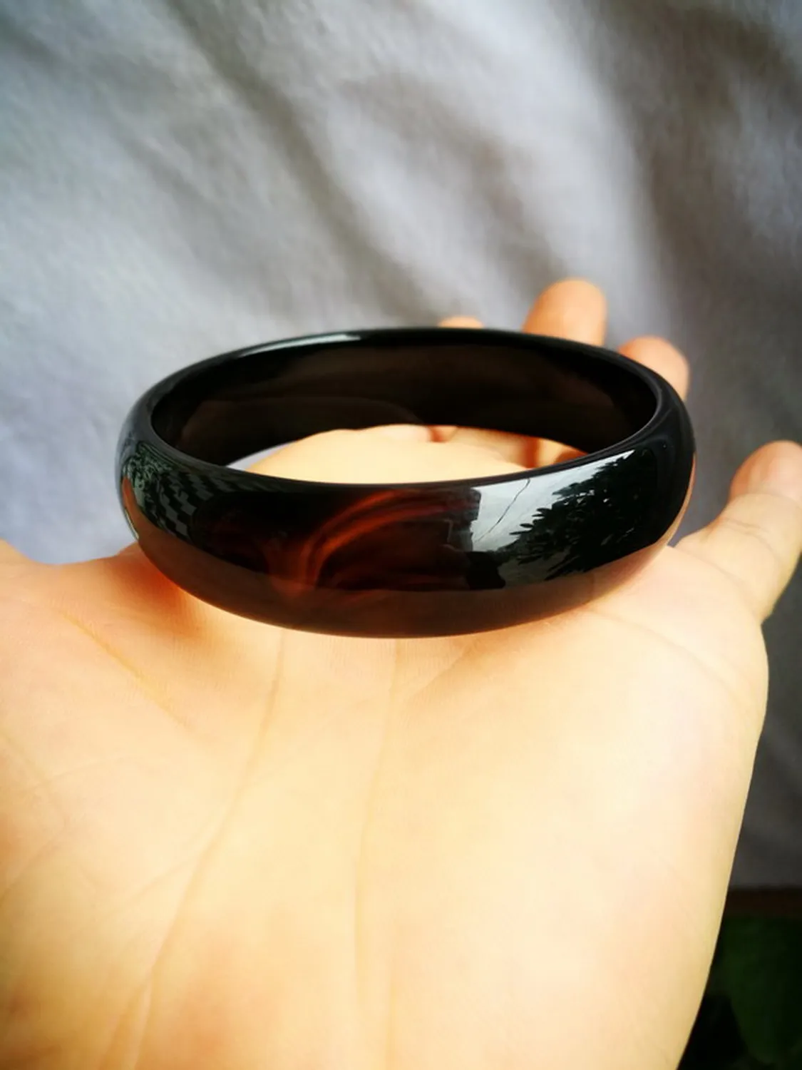 Браслет из натурального черного агата и нефрита внутренний размер 60 мм |