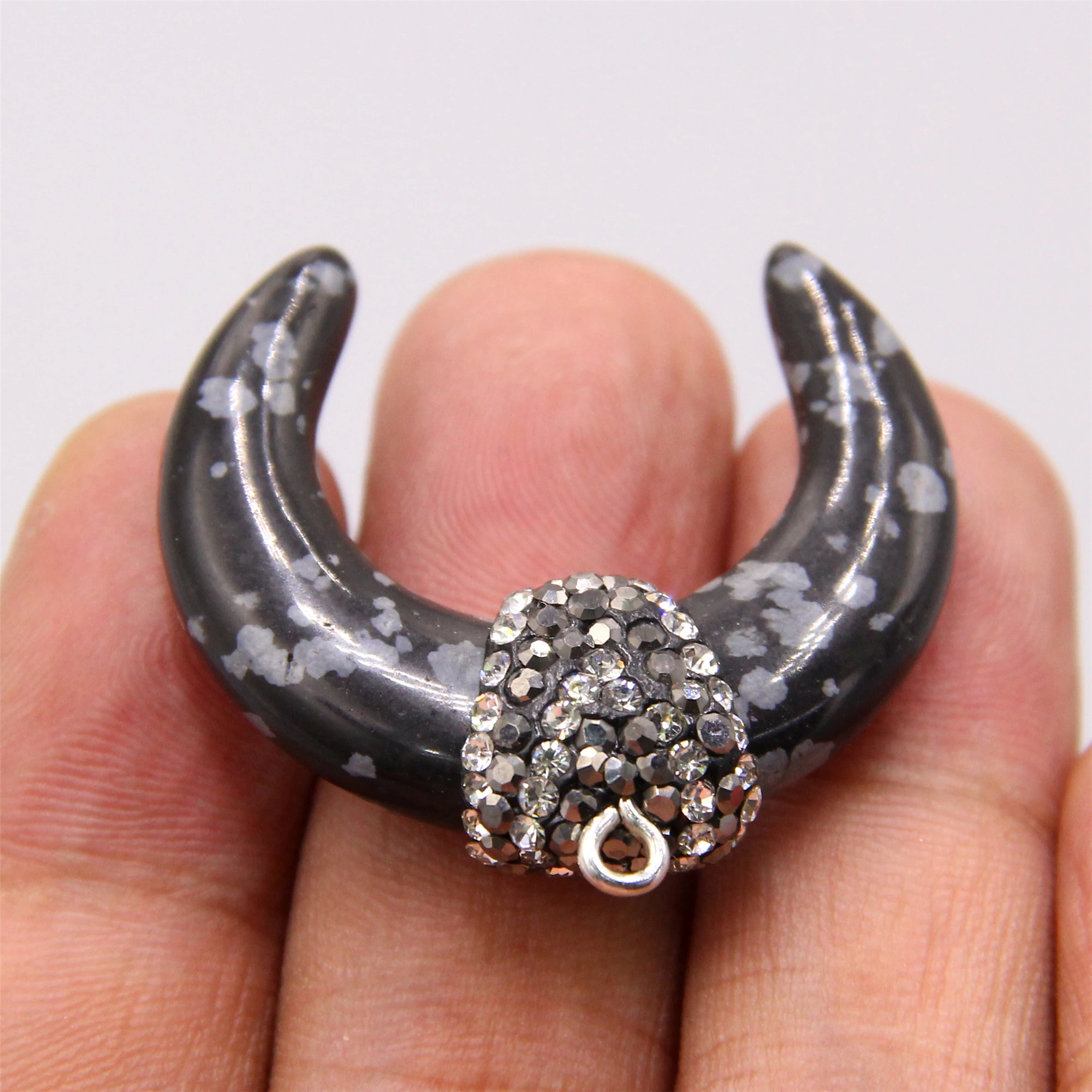 Подвески из натурального алебастра подвески с черным камнем полумесяц рожковый