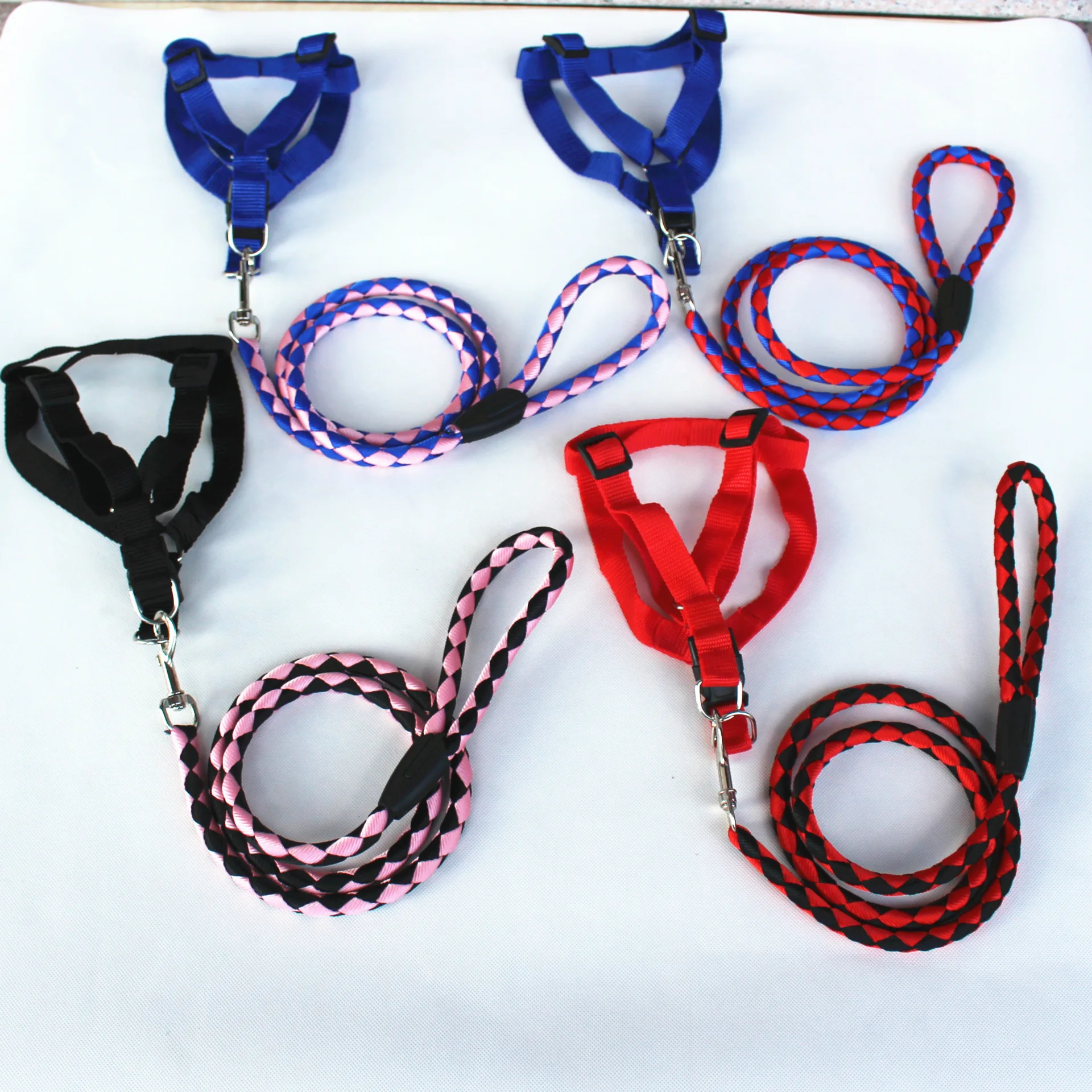 Шлейка жилетка для собак и кошек нейлоновый поводок прогулок с щенками больших