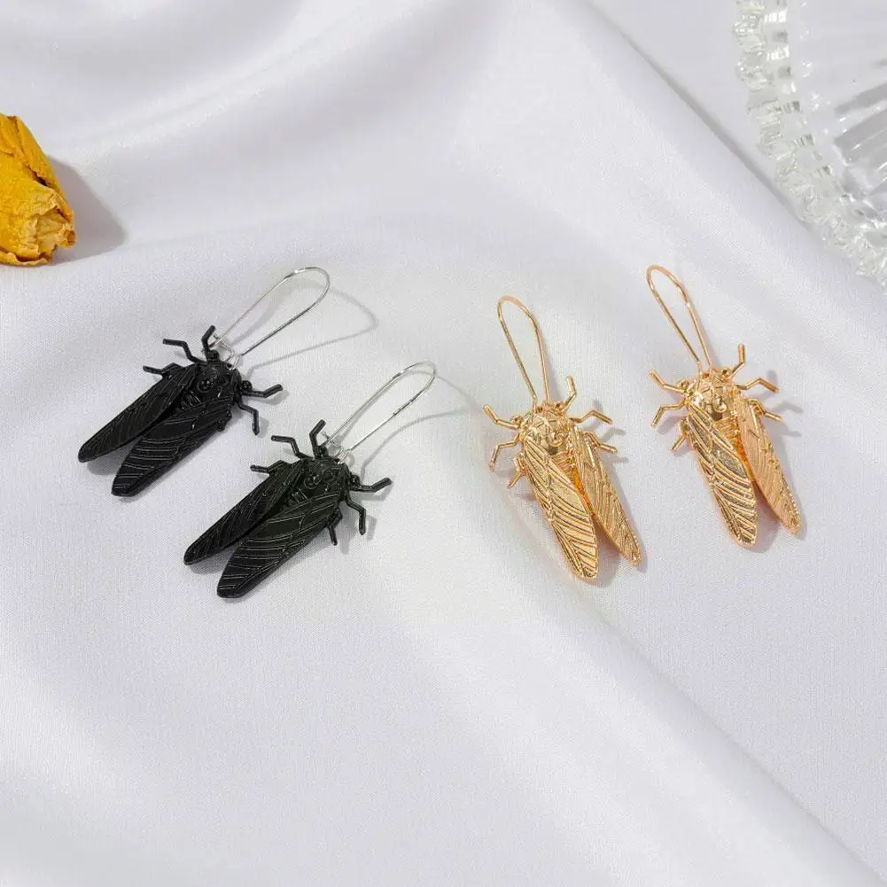

European Creative Gold Insect Cicada Pendant Earrings Halloween Cool Female Black Party Punk Jewelry Female Earrings S6S3