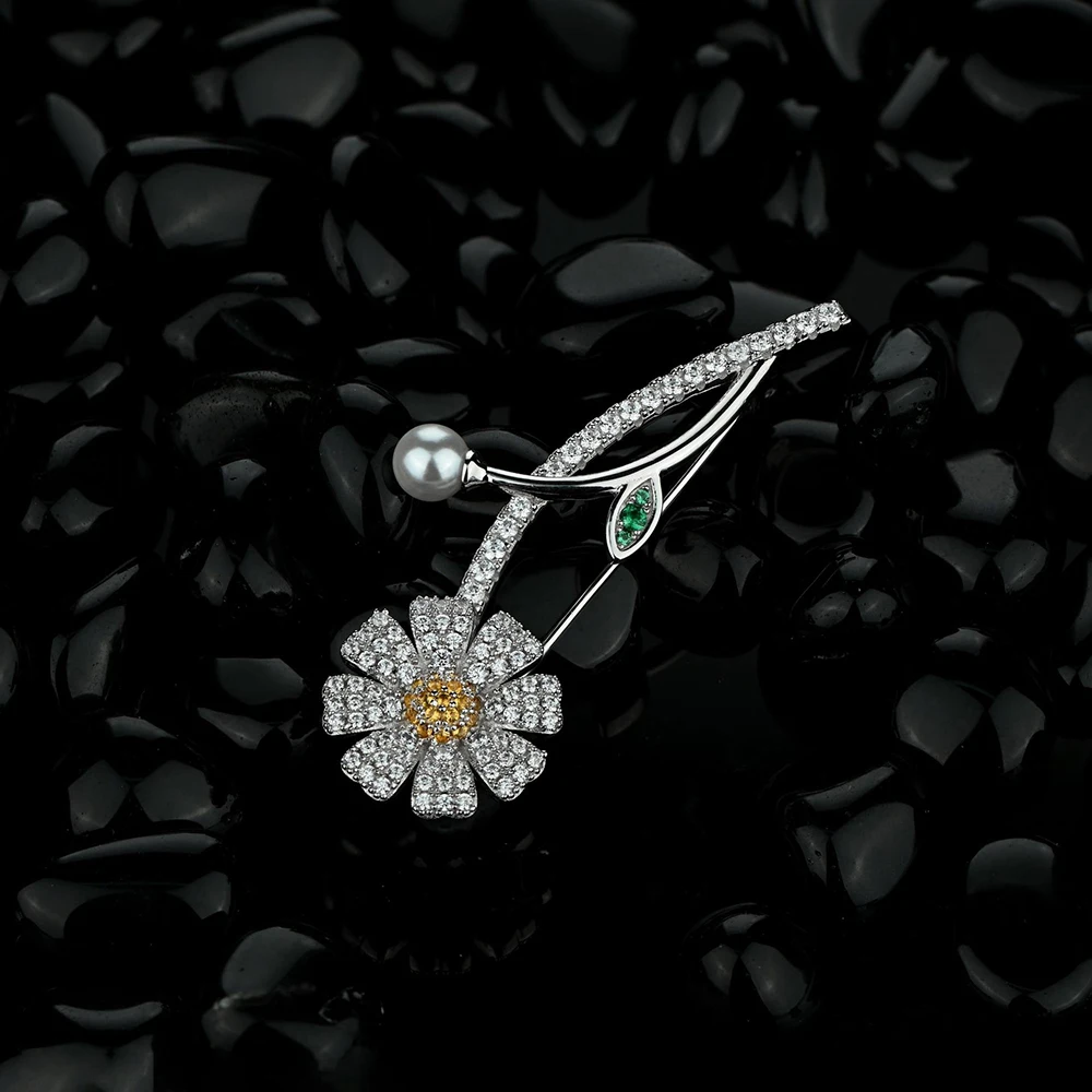 

Trendy 925 Sterling Silver Full Cubic Zirconia Daisy Flower Brooch for Women Luxury Designer Silver 925 Brooch Artistic Party