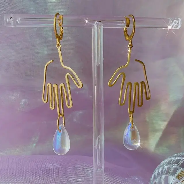 

Golden Hands Dangle Earrings with Teardrop Beads