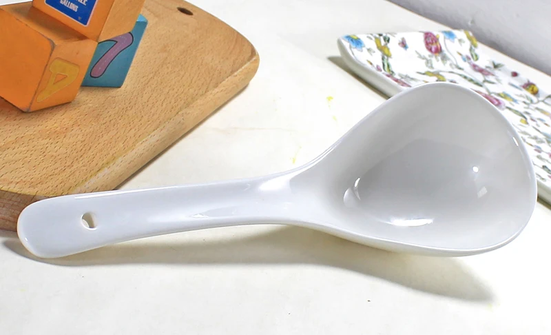 Сервировочная ложка из чистого белого костяного фарфора длинная ручка ковш для